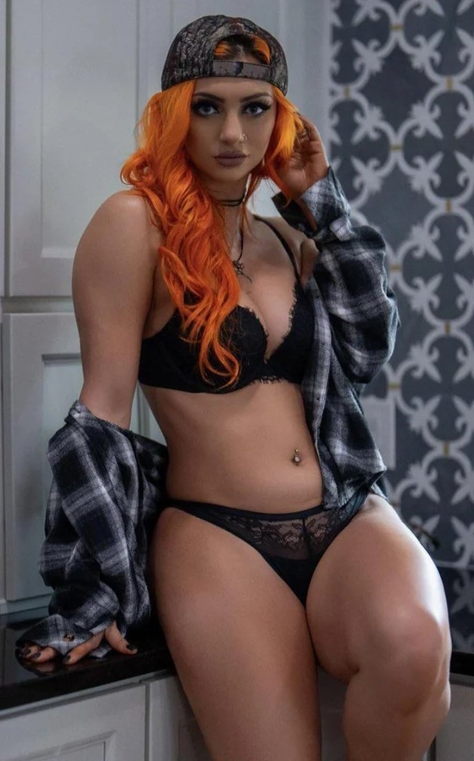 zoevianola's tweet image. Just hanging.