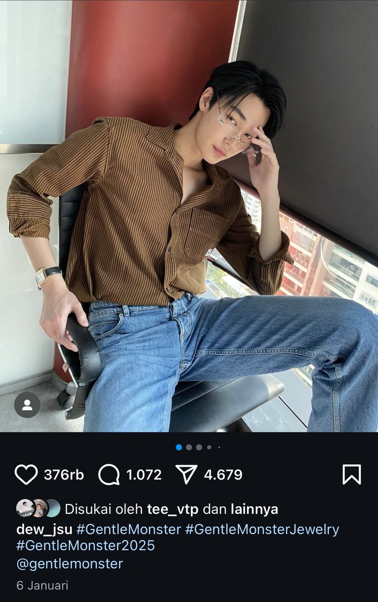 hujandibumiku's tweet photo. curiga banget kemeja ini dr Teeman special nya atau mungkin karena Teeman nya pernah muji “u look so beautiful in brown” 🤭

#Dewte https://t.co/Rf8bW8JAdz