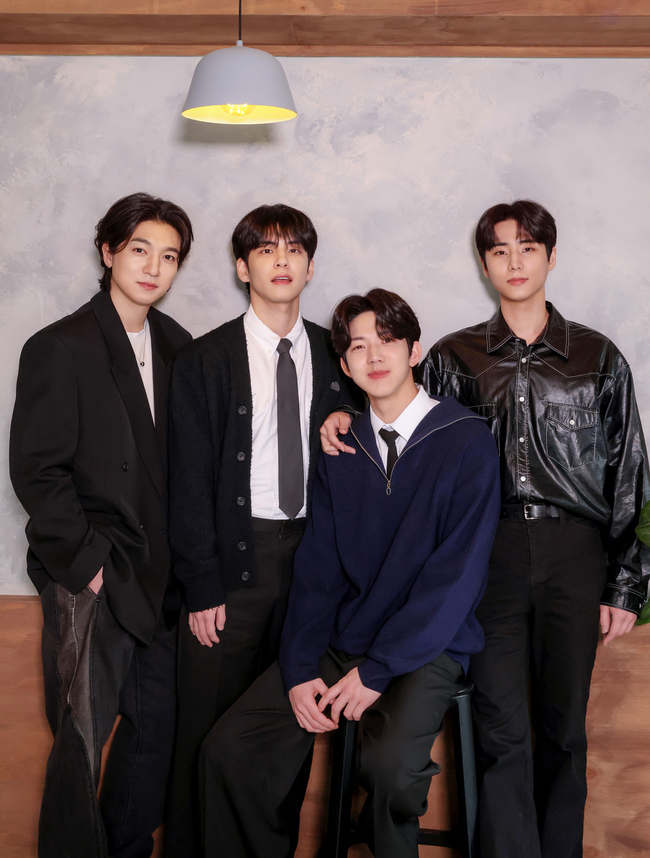 newsen_t's tweet photo. 데이식스, 신곡 제목은 ‘끝났지’·‘Maybe Tomorrow’ 스포일러 맞았다 https://t.co/lwoJZ8qaKg https://t.co/olraPdfbzm
