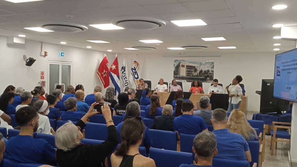 OsorioYoelmis's tweet photo. Participamos con los cuadros de la CTC Especial #ZEDM en la   entrega hoy la condición de Colectivo Vanguardia Nacional por los resultados del 2024 a EMPAI  ❤️🇨🇺❤️🇨🇺❤️🇨🇺❤️🇨🇺
#CubaVencerá 
#ArtemisaJuntosSomosMás 
#Mariel https://t.co/TFX2MKhY7y
