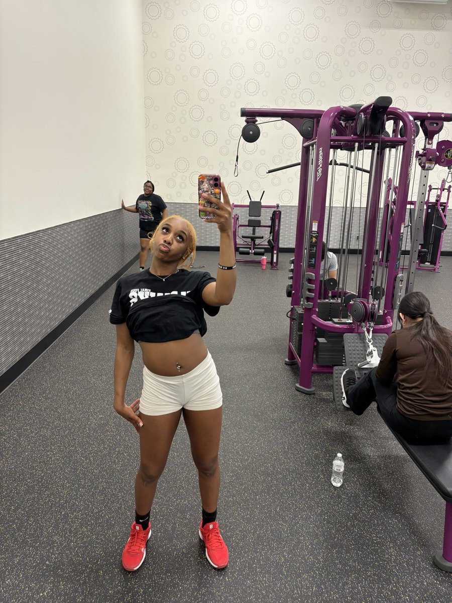 adoreezhaa's tweet photo. π§π½ββοΈ! Right back ina gym right after training! #2inoneday https://t.co/umUIHqUb0d