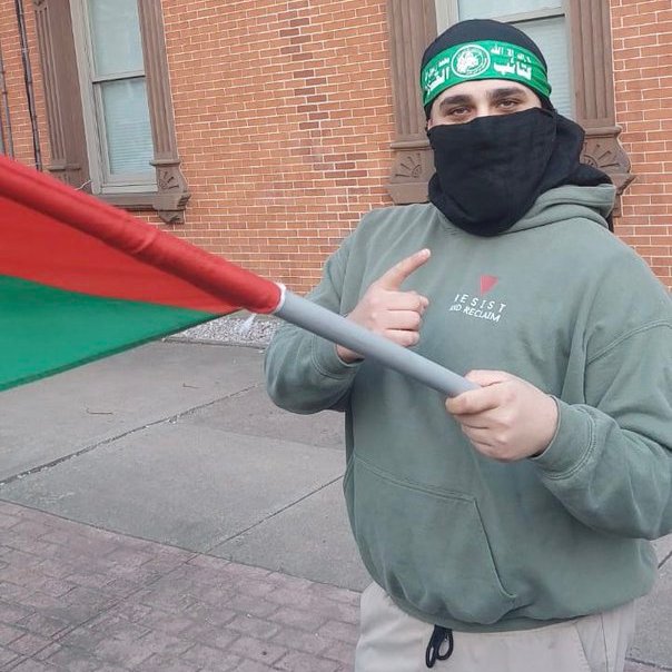 VividProwess's tweet image. This man was filmed a few hours ago wearing a Hamas headband and a shirt with a red triangle, which symbolizes killing Jews, while protesting and harassing Jewish students at Yale.
@KassyAkiva managed to record him without his mask.
Who do we need to tag to have him deported?