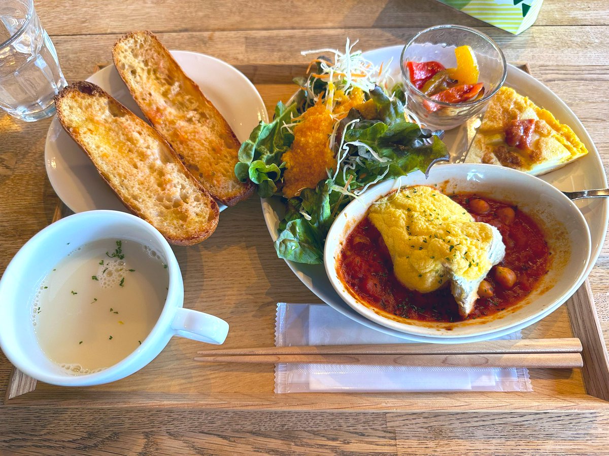 50igrs's tweet photo. 会場になってる「結」でサン・ジョルディの日特別ランチ食べられます。これを昼休みに食べられるのは幸せすぎる。 https://t.co/yitn8hGbVw