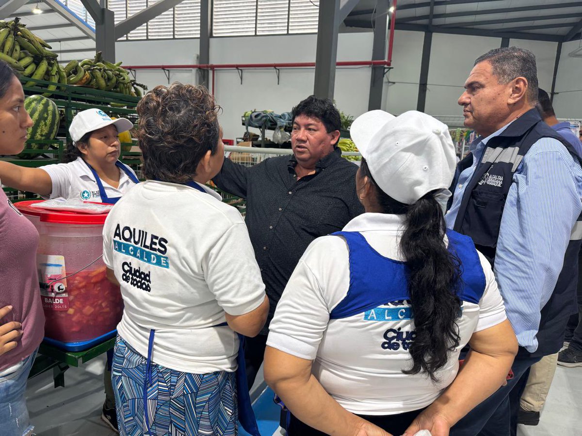 HRUGEL's tweet photo. #MercadoNorte | En cada mercado, en cada voz, encontramos ideas que construyen.
🏙️ Nuestro compromiso es claro: escuchar a cada comerciante para ir #ConstruyendoLaCiudadDeTodos.
🤲 Sigamos caminando juntos hacia una ciudad más cercana y participativa. 
#DIGMA #MercadosDeTodos #GuayaquilConAquiles #GuayAquilesComercio.