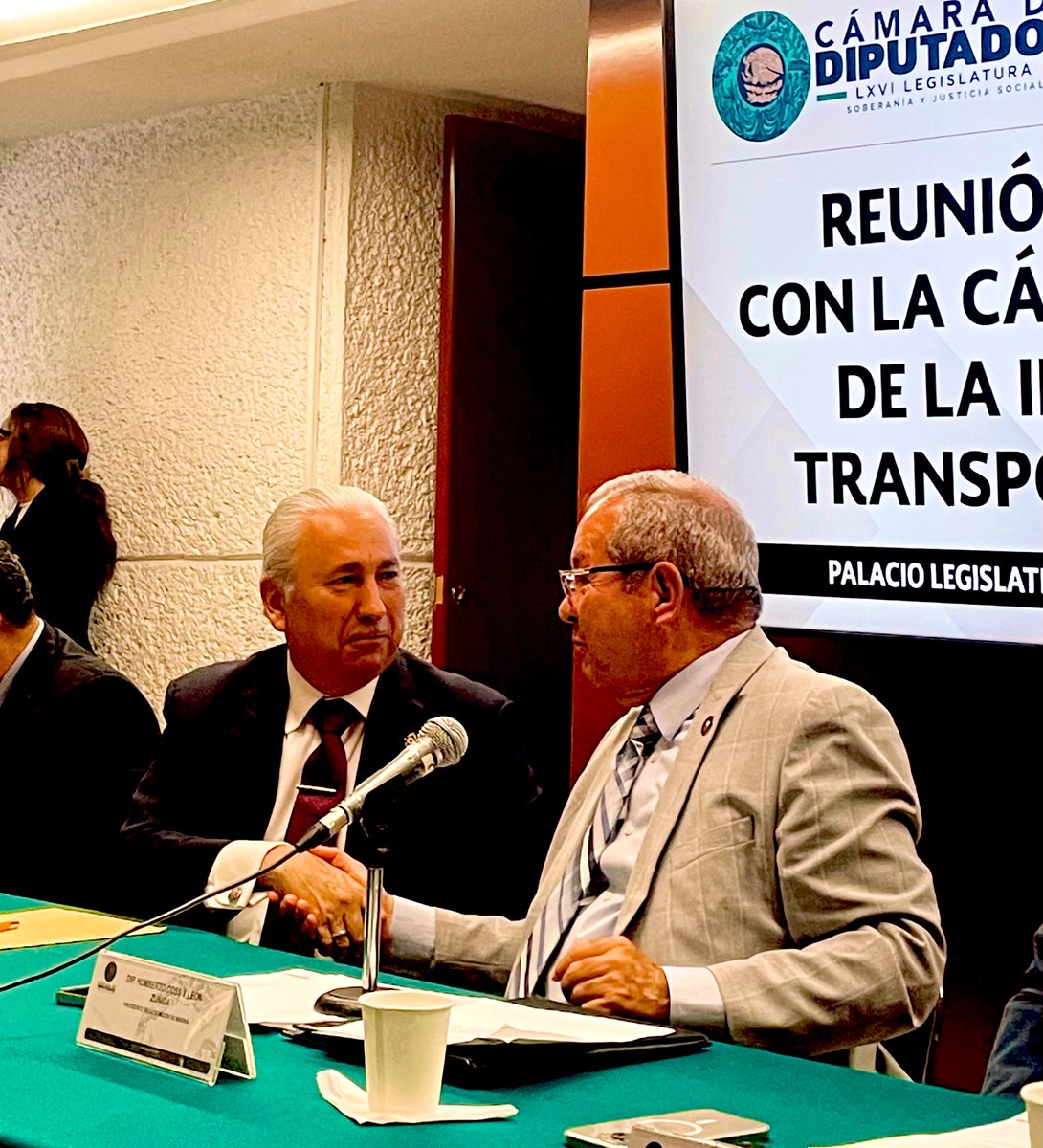 ManuelUrreta's tweet photo. Generar sinergias en beneficio del sector marítimo con el poder legislativo, es uno de los ejes de mi Programa de Labores 2025 como Pdte. de @CAMEINTRAM. 

Agradezco a los diputados de @Marinadiputados y en especial al @DipHumbertoCoss por la reunión.

 ¡Vamos a buen puerto! ⚓️ https://t.co/TwvJTYcDGh
