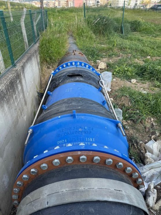 tcbuyuksehIr1's tweet image. Dün gerçekleşen depremde İSKİ’nin esnek bağlantılı hale dönüştürdüğü ana isale hatlarının zarar görmediği belirlendi.

İBB, geçtiğimiz 5 yılda İstanbul’un doğalgaz ve su altyapısını büyük ölçüde depreme dayanıklı hale getirdi.