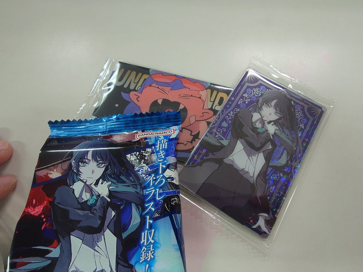 Adoウエハース買えた！

通常Verの描き下ろしイラスト当たったけどシークレットVerが気になって仕方ない😣

また見つけたら買おう笑