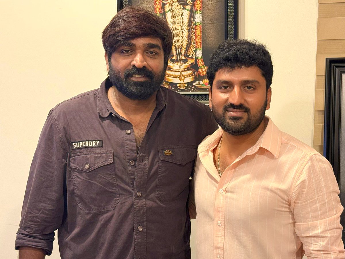 Thank You So Much For Valuable Time <a href="/VijaySethuOffl/">VijaySethupathi</a> 😘😘Anna Birthday ✨Meet up 
❤️❤️ .