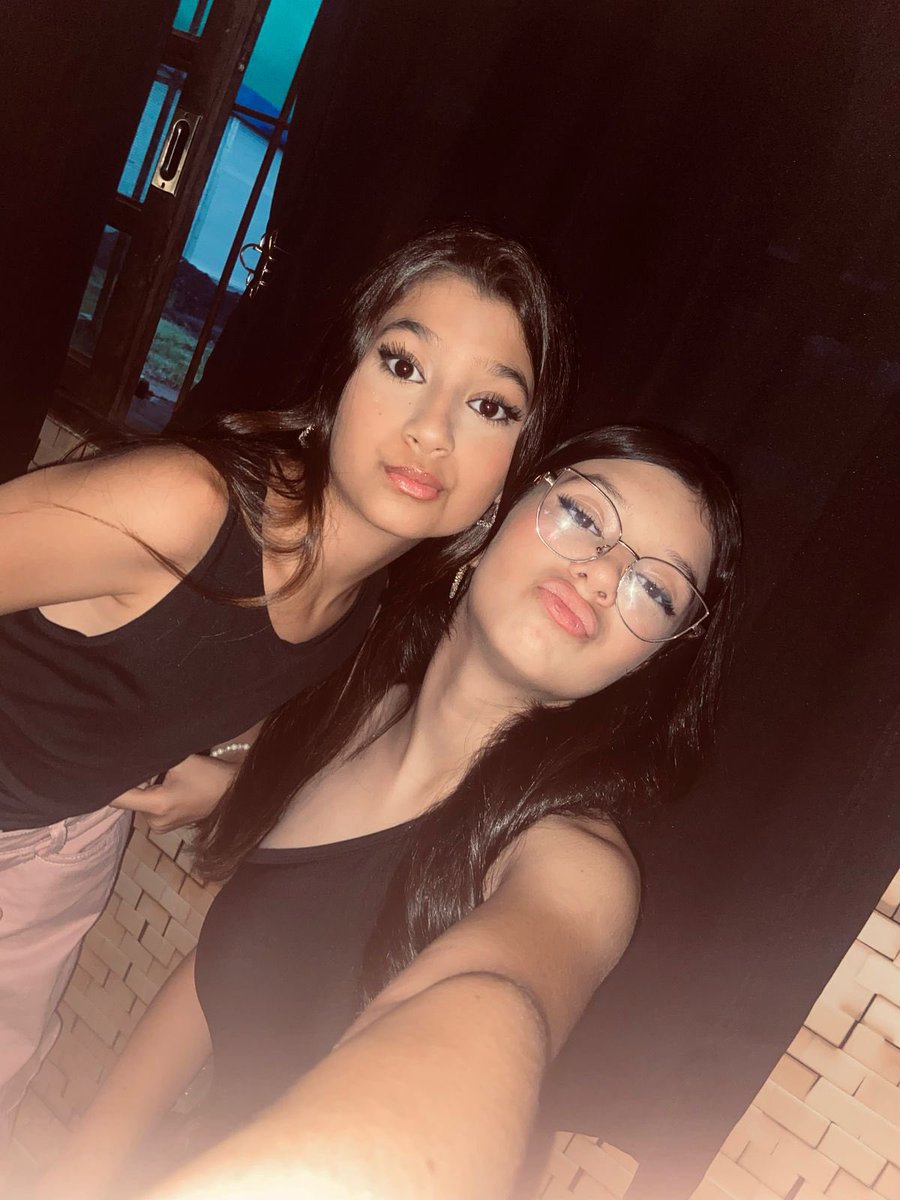 NanyFaria's tweet photo. Eu fico me perguntando , por quanto tempo eu dormi que não vi  elas crescerem tão rápido 🥹🥹
Minhas pré adolescentes 🥹😍
#Filha #Sobrinha https://t.co/WZIHE8qnhr