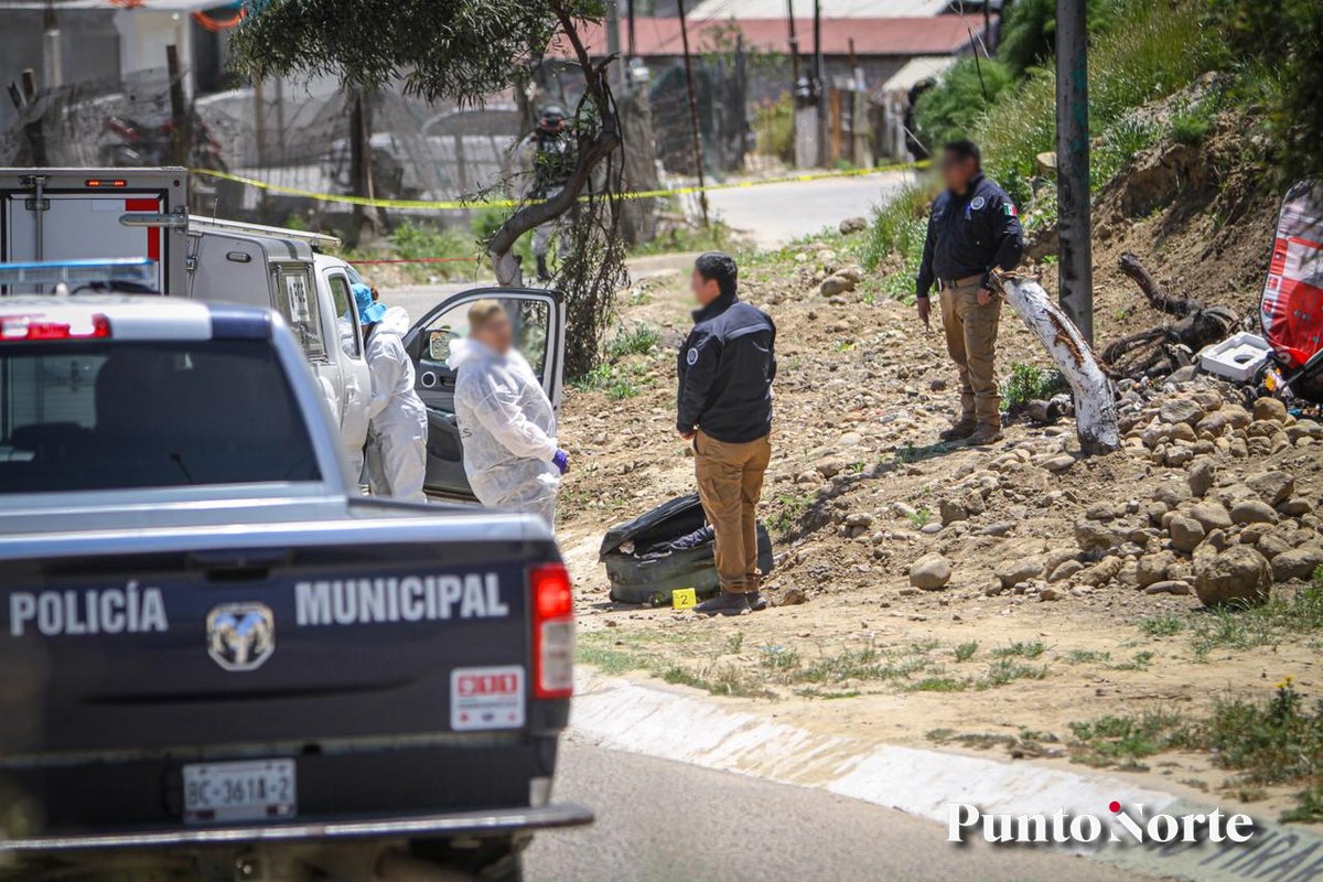 eltijuanense24's tweet photo. Detienen a hombre que dejó un cuerpo dentro de una maleta en Los Laureles. #Sinaloa #CJNG #CAF #Aquiles #Rana #Flakito #ElRanchero #ElApache @calvariae_locus @Libro_negro_ @DEAHQ @FBI @ZETATijuana #CTNG #Salazar #Flakito #Aquiles #ElApache #Mexicalli #BCS #BCN #Tecate #SLRC https://t.co/dVPMGDIwPA