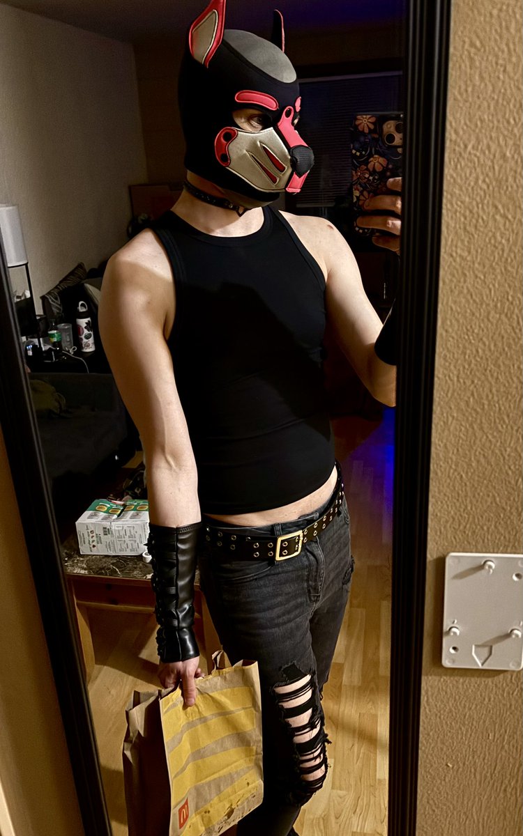 Pov: I went out with friends and brought you back nuggies ….now how hard we fuckin 😤