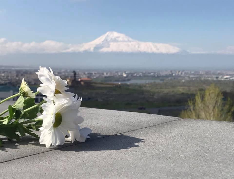 Le 24 avril marque la journée de commémoration du Génocide des Arméniens

Un génocide est de le fait de ceux qui le commettent mais aussi de ceux qui le nient, de ceux qui le laissent impuni et de ceux qui l’oublient
Soyons du bon côté de la mémoire, de la vérité et de la justice