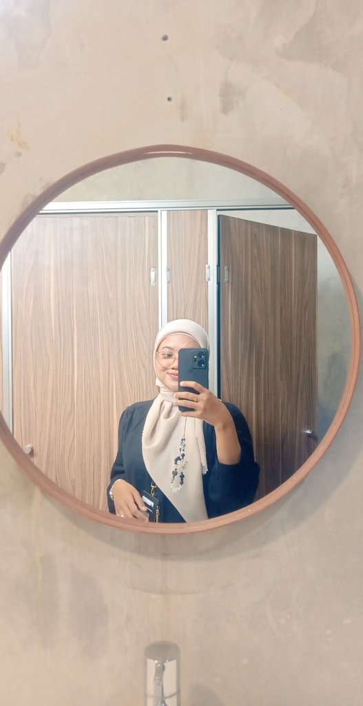 lynafff's tweet photo. Suka banget sama jilbab hari ini ✨ https://t.co/OqAR5sEwHa