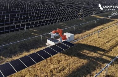 AusSolarNews's tweet image. ... reneweconomy.com.au/chinese-robot-… #SolarIntegration #SolarPowerStorage