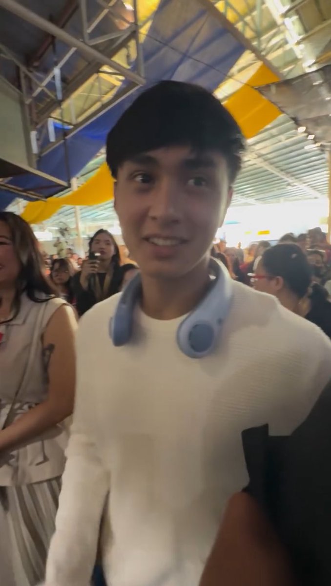 CONGRATULATIONS, KWEEN FYANGIE! 🎓 

Fyang Smith, nagtapos na ng senior high school sa strand na Accountancy, Business, and Management (ABM) sa Lyceum Alabang.