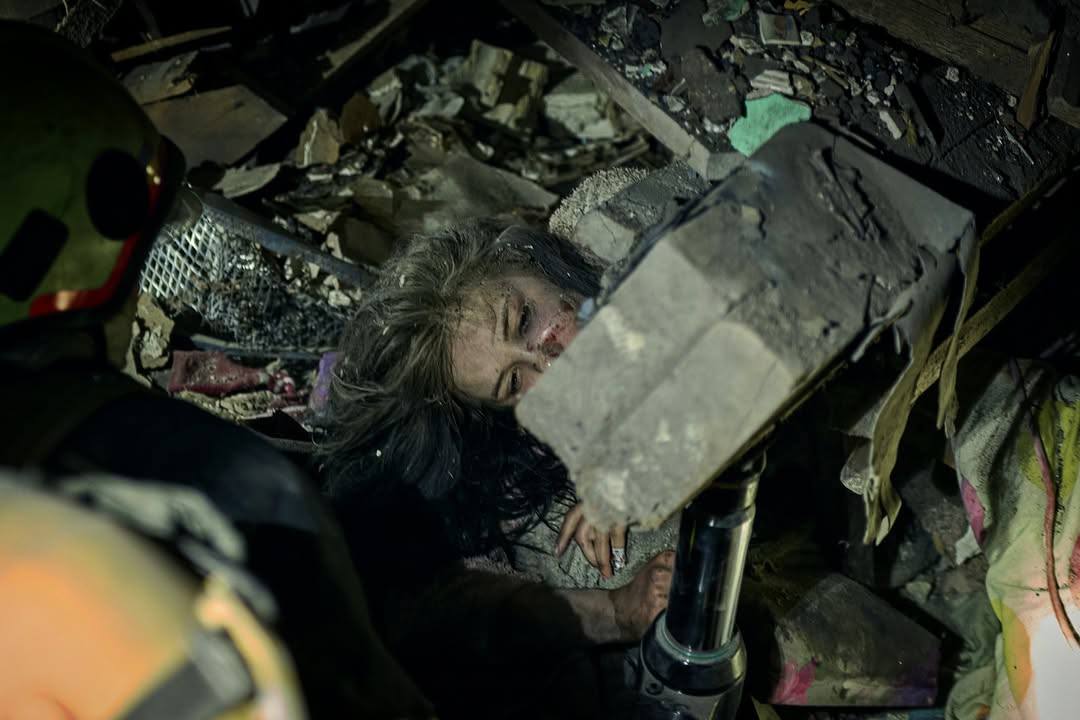 😱 Моторошні кадри наслідків ракетного удару по Києву

Відомо, що дві людини загинуло, щонайменше 54 людини постраждали, серед них 6 дітей.