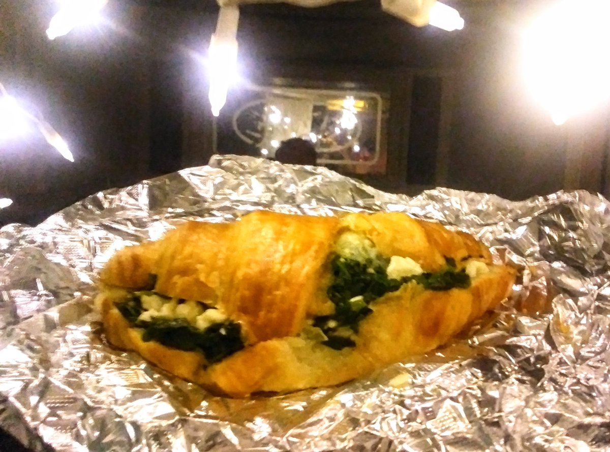 ReaderGalore's tweet image. #Opa Sandwich
My #Recipe

16.oz Spinach 
3 Croissants 
Small Feta container
2 jumbo garlic cloves chopped.
Preheat Pan &amp;amp; drizzle Olive Oil &amp;amp; cook Garlic 1 min then add Spinach. 

Add spinach on both sides &amp;amp; Feta in center. Wrap in foil 15 mins in #ToasterOven
#TeamCalorieBudget