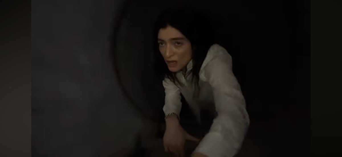 ultragloss's tweet photo. i love this crazy bitch like girl why are you in the nyc sewer system 😭 lorde get out of there!!! https://t.co/7IqXMNQGEK