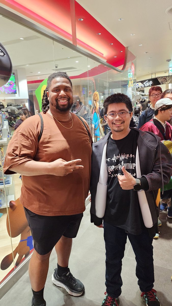 Thanks again to this king for taking a photo with me. Did not expect to meet <a href="/MightyKeef/">Mightykeef</a> during my vacation, now that's just crazy...