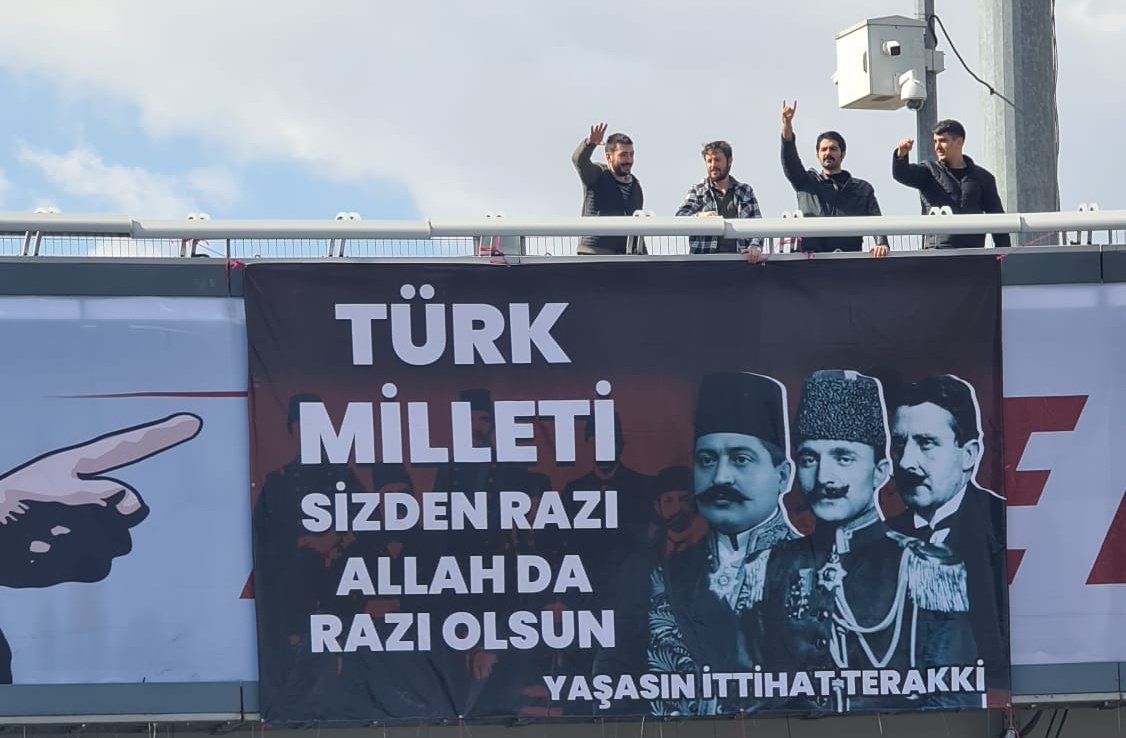 Ermeni Tehciri İttihatçıların, Türk'e yapılan ihanete verdiği insancıl bir cevaptır. 

Anadolu Türklüğünün beka abdestidir.

Tehcirin fikir babası Bahaddin Şakir Bey'in, icra eden Talat ve Enver Paşa'ların aziz hatıraları önünde saygıyla eğiliyor, mübarek ellerinden öpüyoruz.