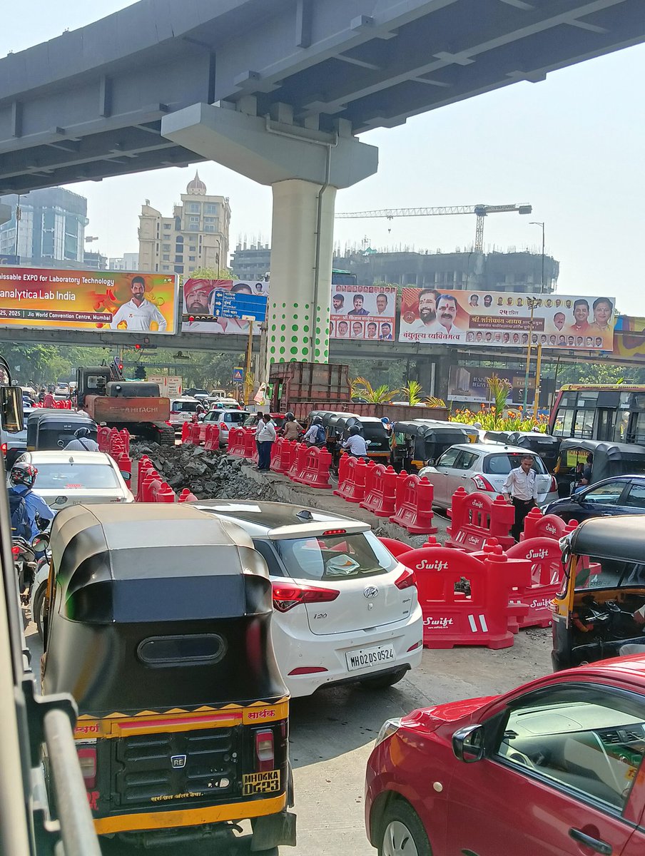 ITS_NICK_13's tweet photo. Teen hath naka 24/04/2025 lots of traffic facing 🫠 
@QueenofThane @TMCaTweetAway 
@thane https://t.co/lnaFjqvNnj