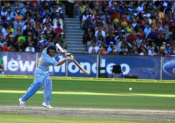 Straight drive = SRT Drive 🥰

#HappyBirthdaySachin <a href="/sachin_rt/">Sachin Tendulkar</a>