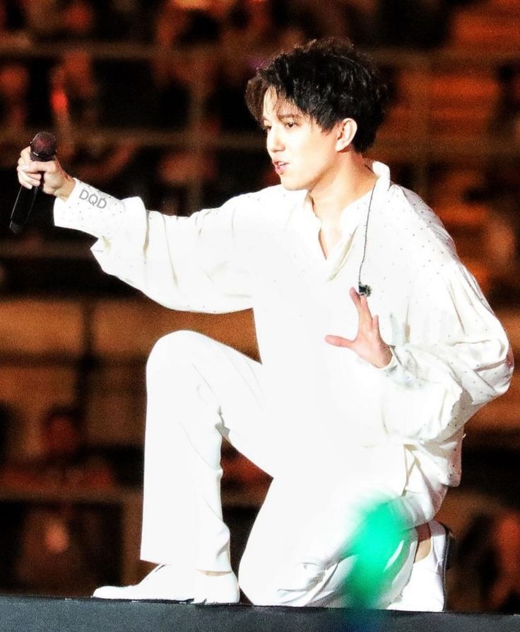 Royshellari3554's tweet image. Las expresiones faciales de Dimash, su teatralidad, su capacidad para llenar todo el escenario, su emotividad: todo esto cautiva, te hace contener la respiración de alegría y éxtasis.
JOIN THE YOUTUBE STREAM 
#TheStoryOfOneSky
DIMASH TOOK OUR HEARTS