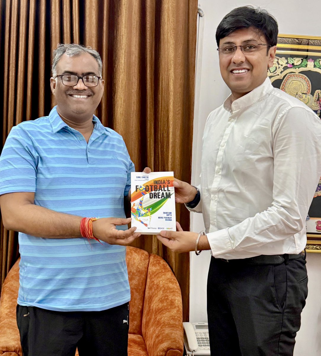 Honoured to have met Hon. Min of Sports &amp; Youth Affairs, Uttar Pradesh Govt. Shri <a href="/girishyadavbjp/">Girish Chandra Yadav</a> at his official residence few days back. Presented him with a copy of India’s Football Dream. Great to see UP’s effort to create top notch sporting infrastructure &amp; talent there on.