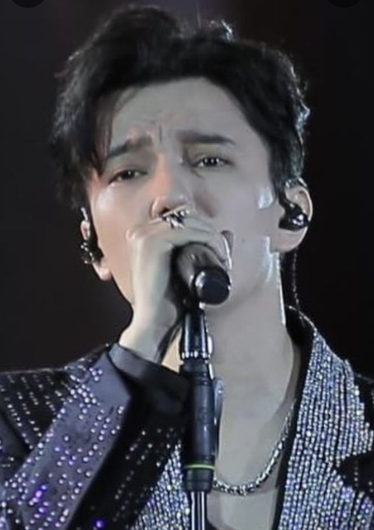 dqrozik3554's tweet image. La entonación de Dimash es clara, la modulación de su voz es magnífica, su respiración es inusualmente potente y perfectamente controlada.
JOIN THE YOUTUBE STREAM 
#TheStoryOfOneSky
DIMASH TOOK OUR HEARTS