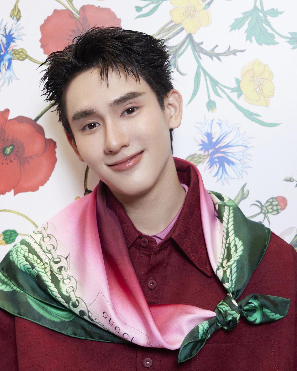msclear27's tweet photo. แวะชม แวะช้อปผ้าพันคอ Gucci ที่พารากอนได้
#kasibook #Gucci #KeepItGucci #GucciSS25 #GucciTheArtOfSilk #SiamParagon #WorldClassExperience #BeAmazed https://t.co/xgPnR66w07