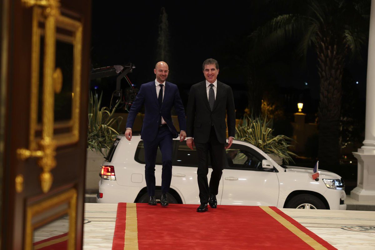 shKhoshnaww's tweet photo. الرئيس نيجيرفان بارزاني التقى وزير الخارجية الفرنسي، وعبّر عن شكره الكبير لفرنسا وللرئيس ماكرون على دعمهم المستمر.
#RDN #Nechirvanbarzani #Frence #Kurdistan https://t.co/sD82hu8y9H