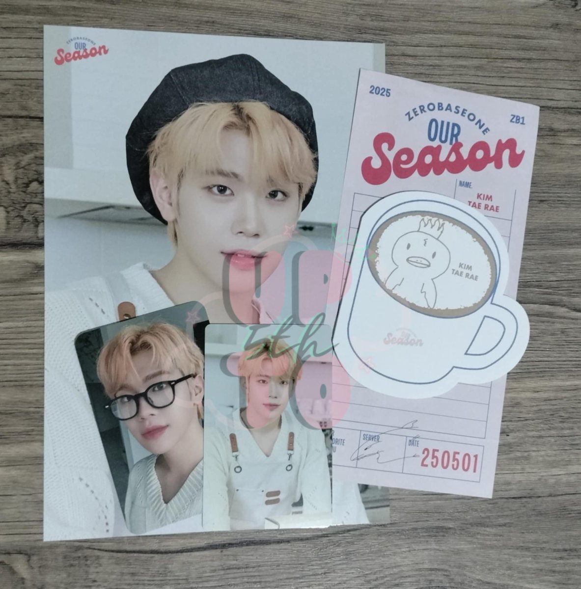 #upto5thOH ✧.*

zerobaseone season's greetings 2025 'our season' member set w/ aladin POB 

hanbin - ₱200
taerae - ₱150

₱300 set

─ onhand
─ + pf + sf
─ x rush
─ x sensitive

mop: gcash
mod: j&amp;t (loc: tarlac)

wts lfb ph zb1 pc photocard sg25 on hand