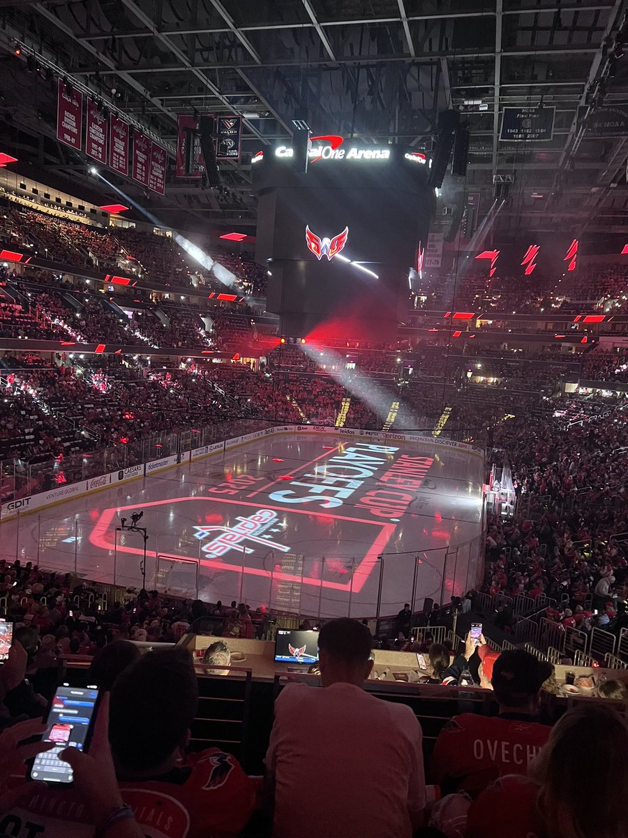 OSUbeast06's tweet photo. Amazing @Capitals game tonight!!! https://t.co/6fjDjJeNQZ
