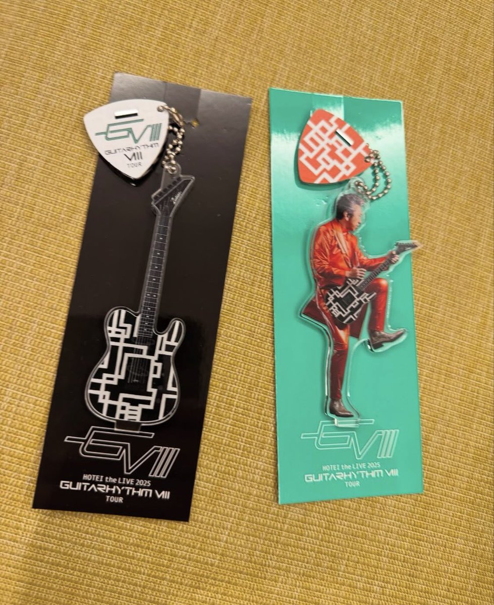 🟦芸能情報🟦 布袋寅泰 こちらはピックがスタンド台になっています
