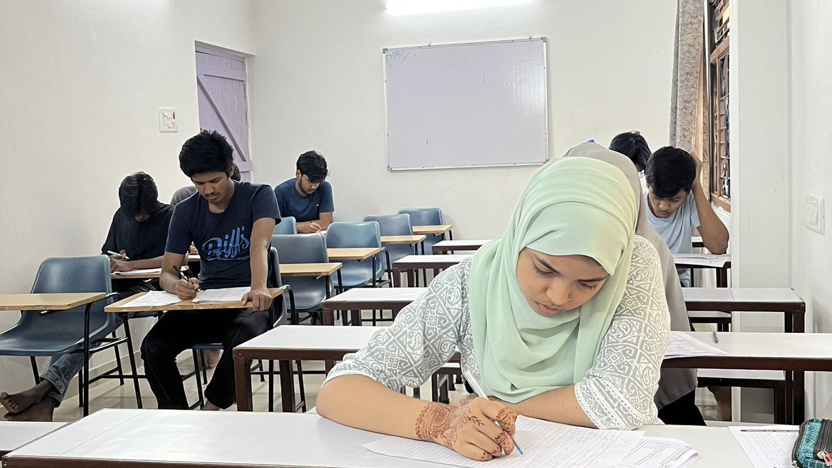 AkbarClasses's tweet image. ✅ 2nd Major Test for AMU Class 11 Entrance successfully conducted at AKBAR CLASSES!
These hardworking students are moving closer to their goal — one test at a time.
⏳ Final exam on 27th April — almost there!
Let’s keep cheering for their success!
#AMU2025 #AKBARCLASSES