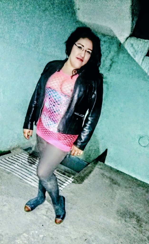 Ella queria comportase como una PUTA, pero no se atrevía. Me escogio como su dueño y es feliz de que la estimule a ser tan PUTA como siempre quiso serlo, le gusta que la rete a vestirse como piruja, a exhibirse y a ofrecerse a cualquiera, esperando que nos contacten...