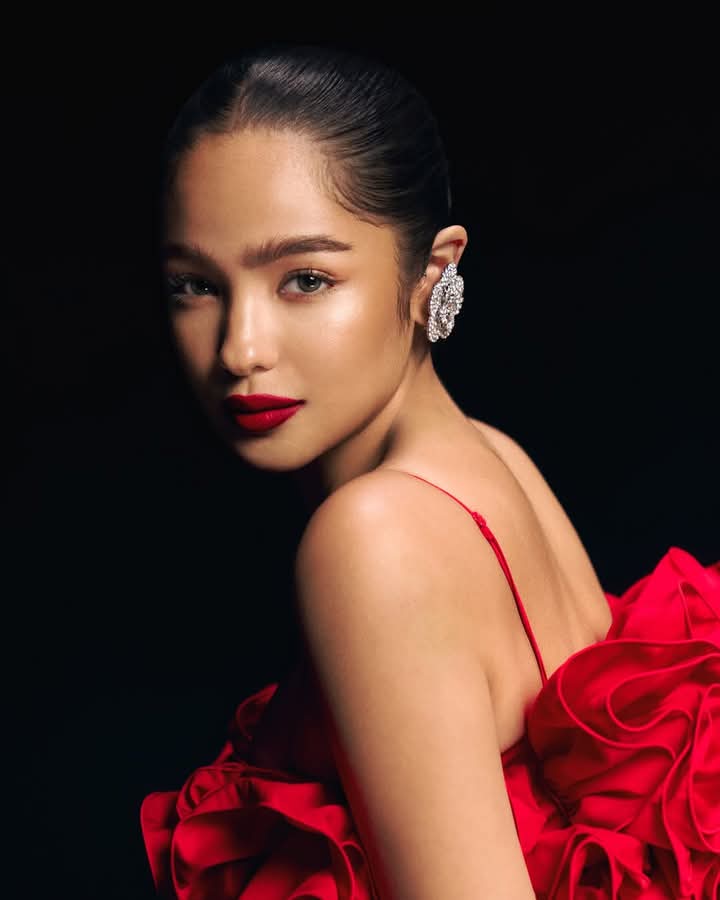 JeffOGarcia47's tweet photo. Namumula at nagliliyab ang ganda ni @iamandrea_b sa kanyang red dress! Sobrang Latina talaga ang #Blythe natin! 🥰🥰🥰

#AndreaBrillantes https://t.co/WP4q9MpZ2b