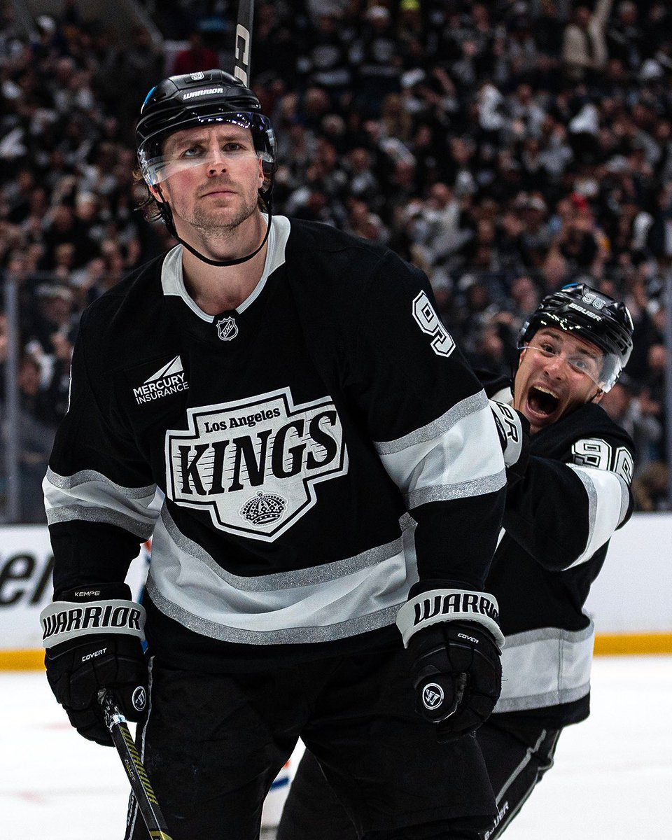 this photo is so unserious, i’m obsessed