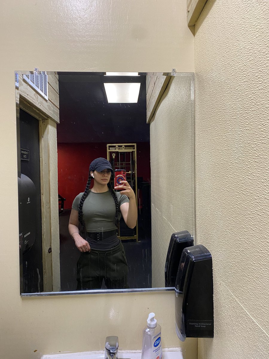embracethedarkx's tweet photo. Let’s go 🤗 #backday #FitnessInspiration #musclemommy #bodybuilding #girlswholift #musclekink #fitness #fit #veteran #latina #girls #gymmotivation #gym #gymmotivation #fitnessmotivation #FitnessGoals #fitnessaddict #gymgirls #workoutmotivation #GymSelfie #gymtime https://t.co/dhNigTm6kO