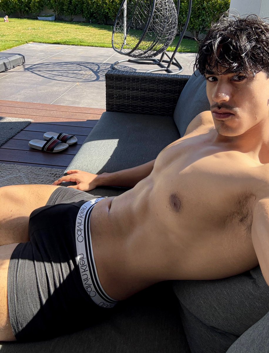 Come sit