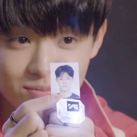 _hourlyjihoon's tweet photo. some things                                  never change https://t.co/O7a8S3phZh