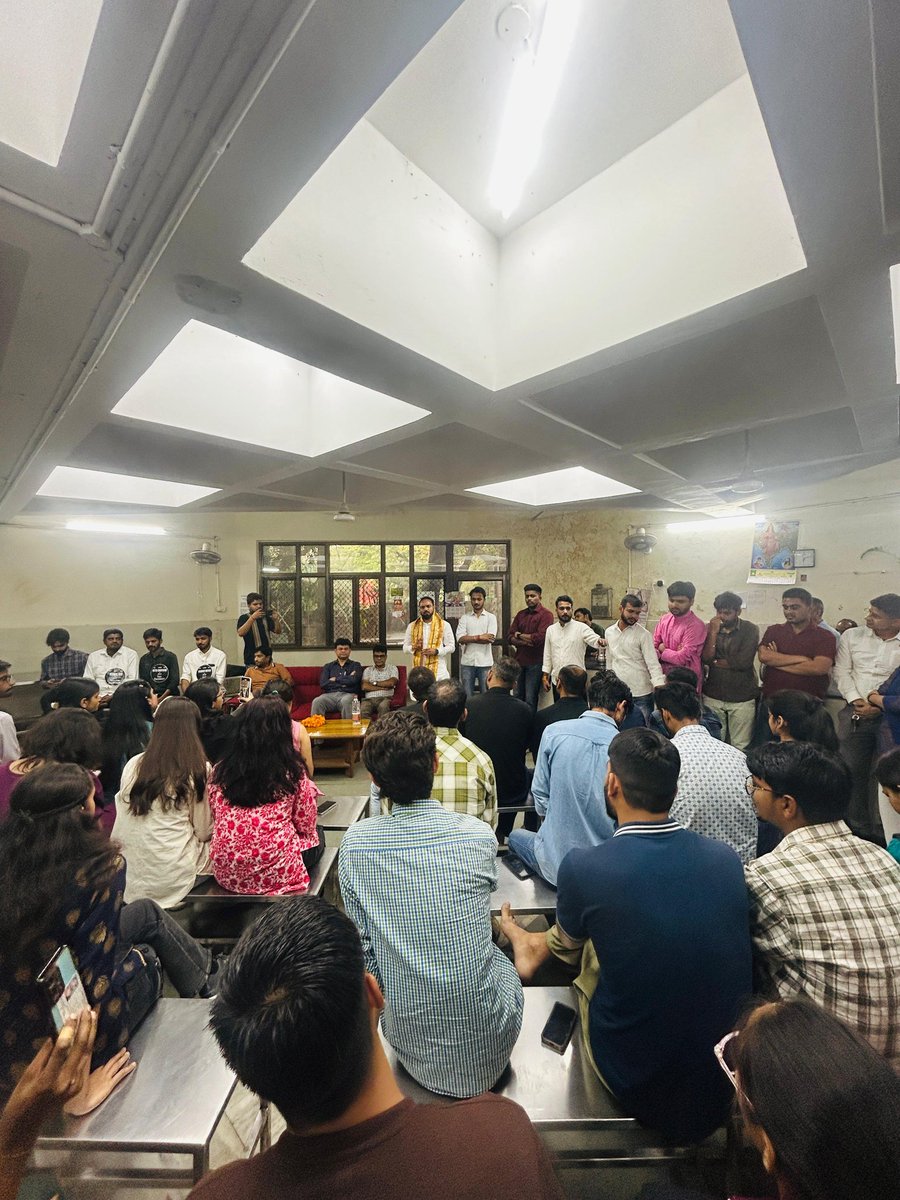 बाबू वीर कुंवर सिंह जी के विजयोत्सव के अवसर पर जवाहरलाल नेहरु विश्वविद्यालय में अध्ययनरत जेएनयू भोजपुरी परिवार द्वारा आयोजित स्नेह मिलन कार्यक्रम में सहभागिता कर पूर्वांचल के छात्र-छात्राओं को संबोधित किया। बाबू वीर कुंवर सिंह जी की वीरता और पराक्रम की गाथा से प्रेरित होकर आगामी