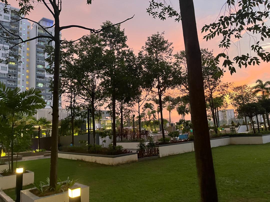 wend0ku's tweet photo. Hii looking for a third housemate ASAP:

-Walking distance to Paradigm / LRT Glenmarie / convenience &amp; makan stores

-M/F no preference as long as clean &amp; can vibe

-4:20pm Friendly time, we enjoy hanging out in the living room after work

-we hav doggi

-rent RM800 negotiable https://t.co/Imyij2p21G