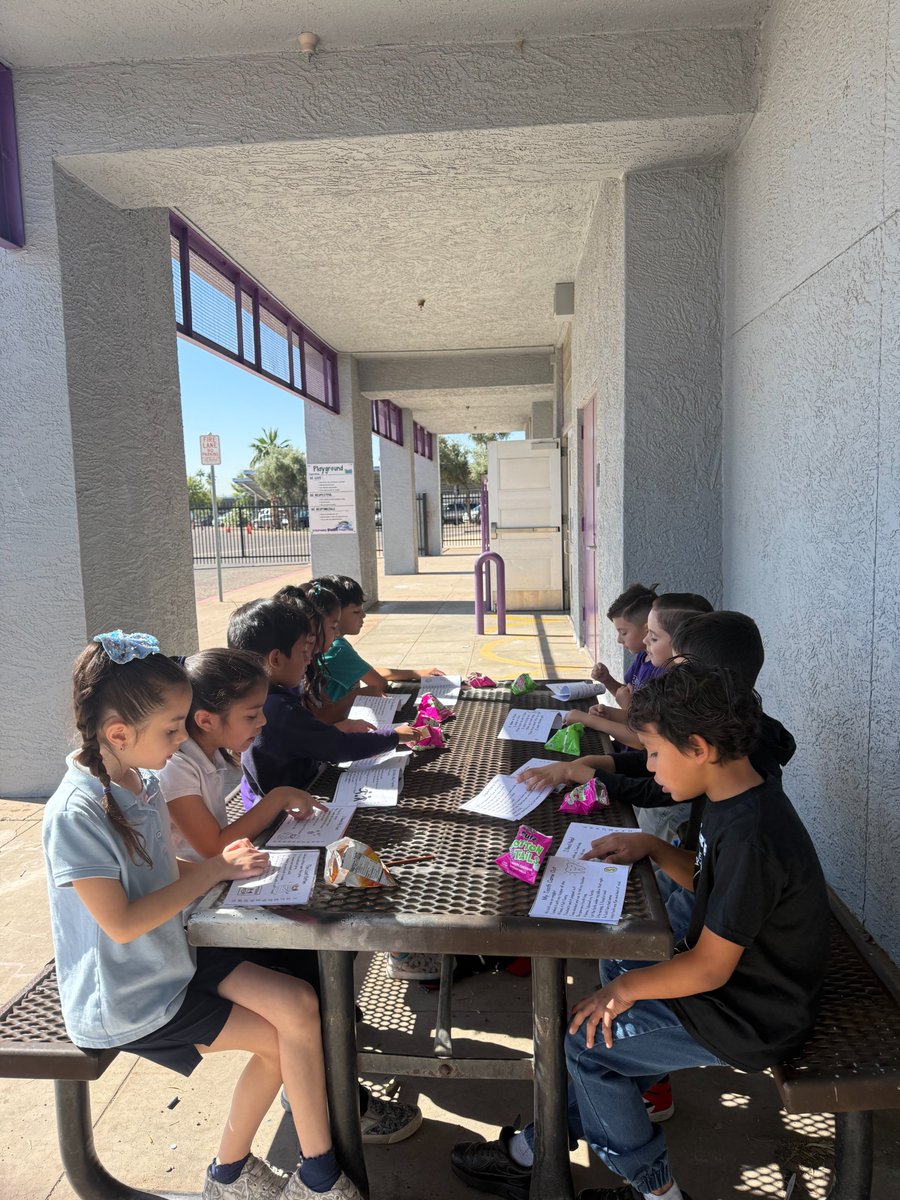TarverSchool's tweet photo. 📚☀️ Happy #NationalPicnicDay! Our first graders took their books and snacks outdoors today—enjoying sunshine, stories, and smiles. Reading is even sweeter under the sky! 🌳🍎 #PicnicAndRead #FirstGradeFun #ReadingRocks 📖💙 #WeAreTarver https://t.co/vMzHTRhYNU