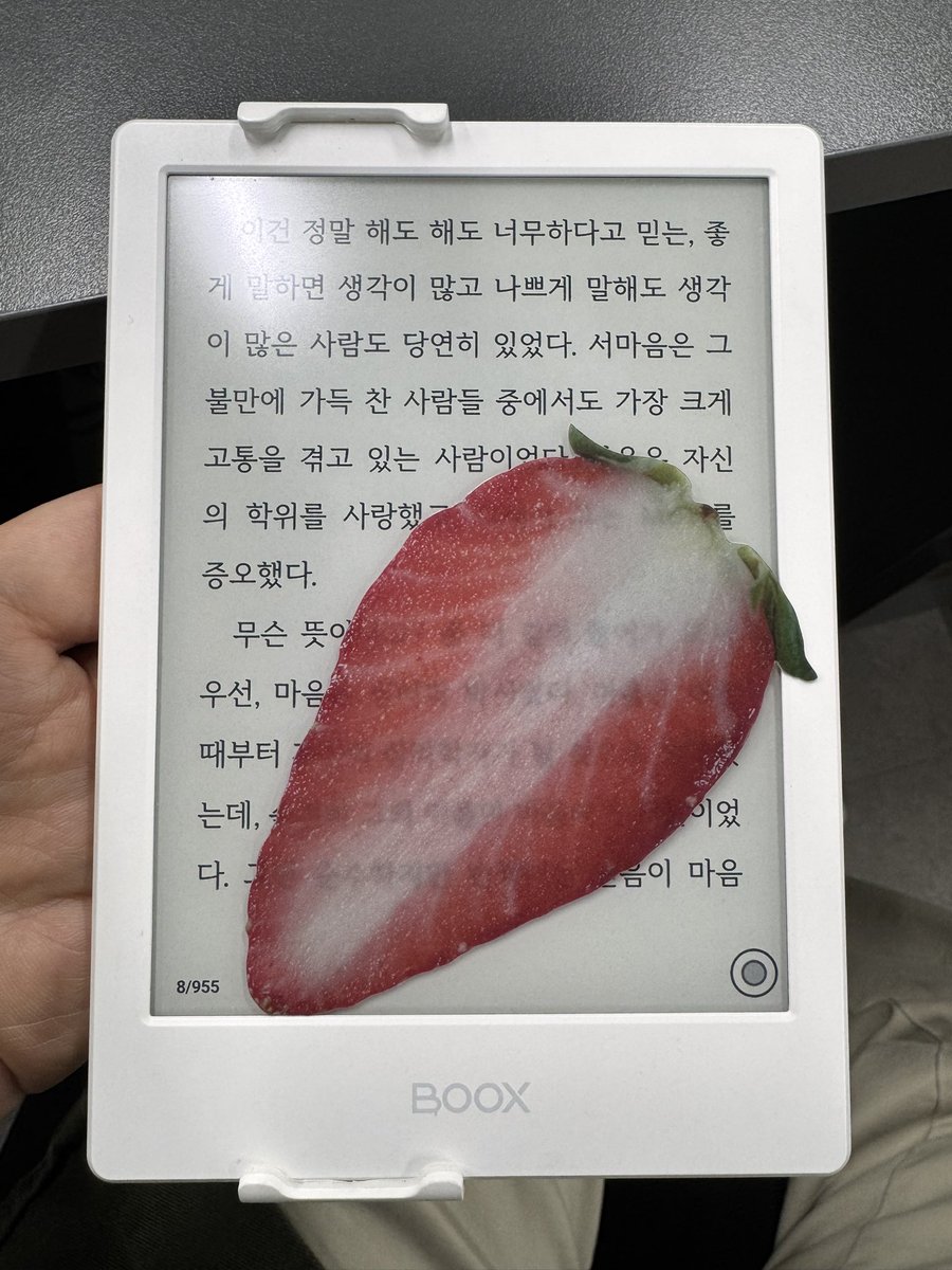 petcat74's tweet photo. 전자책만 주구장창 읽어대는 내게 이런 책갈피가 다 무에야? https://t.co/GgJ7v4MQ09