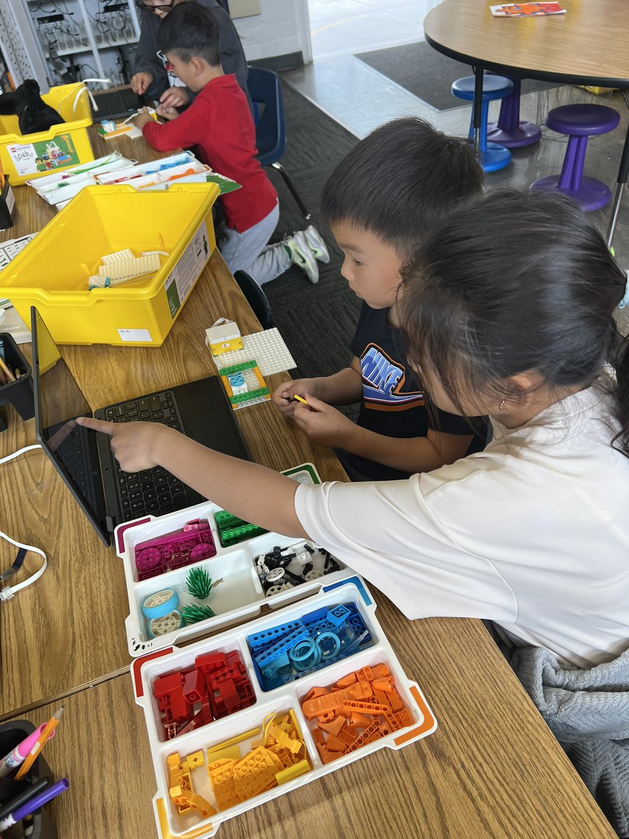 HalimStephaniee's tweet image. 🤖🦾🦿#coding #robotics #LEGO #futureready #learningisfun #learningtolead #learningresources @ArcadiaUnified with Ms.Min’s 5th grade buddies @TheLeaderinMe special thanks to our instructional coach @lantonha @LaurenReh @CaminoGrove @ReneeCostarella 🔧🪛⚙️🧰🧠🧩