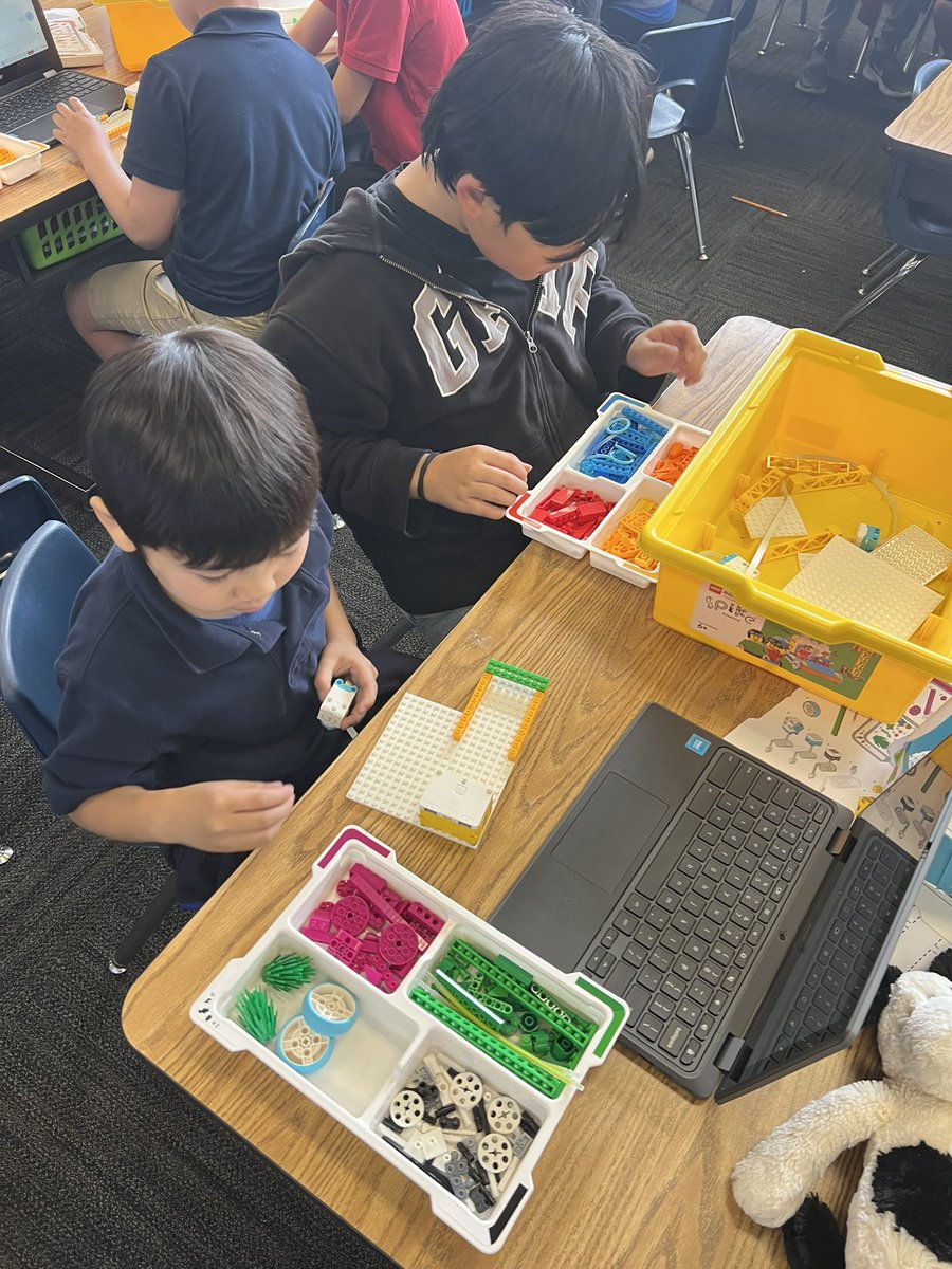 HalimStephaniee's tweet image. 🤖🦾🦿#coding #robotics #LEGO #futureready #learningisfun #learningtolead #learningresources @ArcadiaUnified with Ms.Min’s 5th grade buddies @TheLeaderinMe special thanks to our instructional coach @lantonha @LaurenReh @CaminoGrove @ReneeCostarella 🔧🪛⚙️🧰🧠🧩