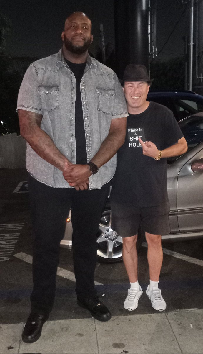 SteveDavidMike2's tweet photo. @kanyewest In #California I identify as a #Chinese #Midget. They let you π#ChineseMidget?ππ https://t.co/NWLS12VDMg