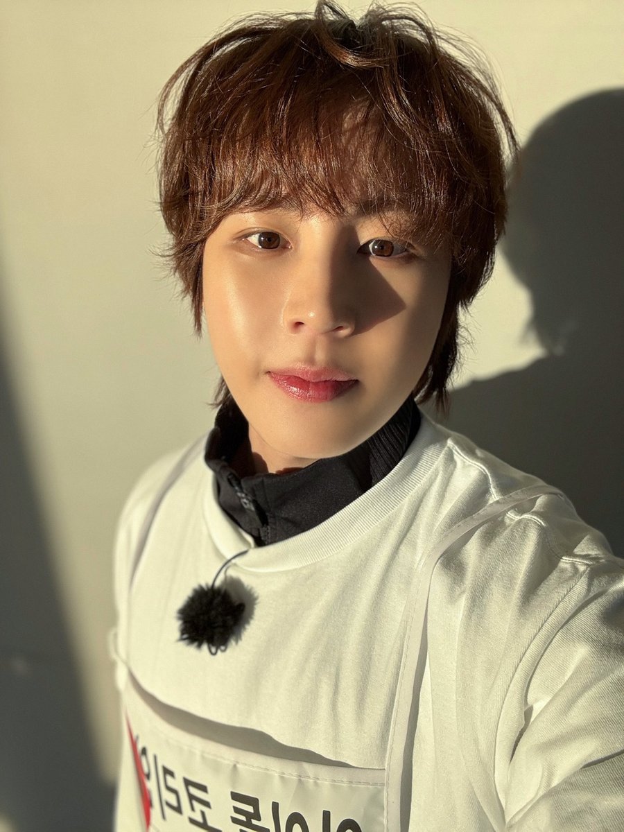 [#하성운] ⏰  

잠시 후 7시 10분! JTBC &lt;뭉쳐야 찬다 4&gt;에 하성운이 출연합니다📺  
축구장 찢은 포메가 있다던데 울 성운이었어?🐶

#HASUNGWOON #뭉쳐야찬다4