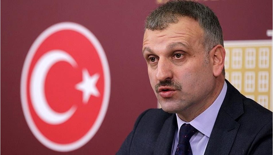 ww3mediaa's tweet photo. 🔴Cumhurbaşkanı Başdanışmanı Oktay Saral’dan Celal Şengör’e:

“Bu ‘angut’, İstanbul'u terkedin demekle ne anlatmaya çalışıyor. Bu nasıl bir akıl, bu nasıl bir hoca!” https://t.co/1Nl4QW24xs